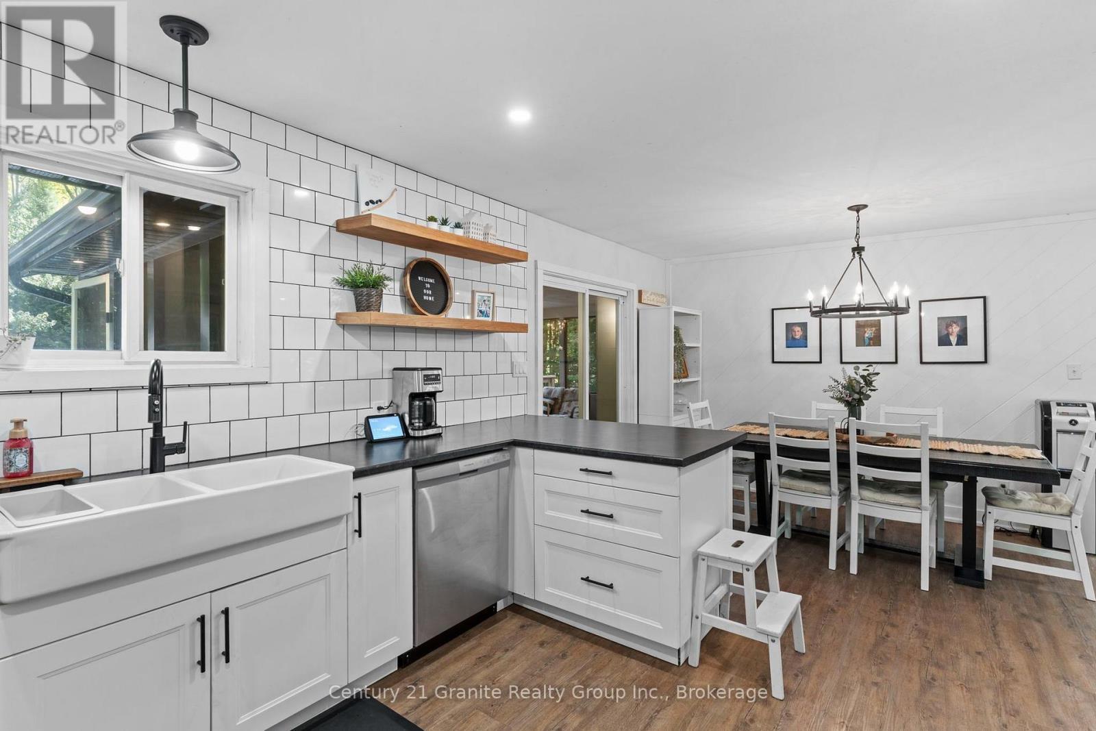 Plenty of Counter & Storage Space - 16408 35 Highway, Algonquin Highlands (Stanhope), ON