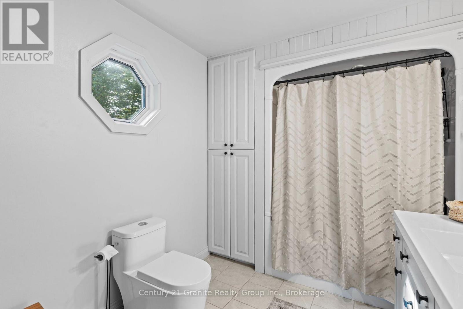 Main 4-piece Bath - 16408 35 Highway, Algonquin Highlands (Stanhope), ON