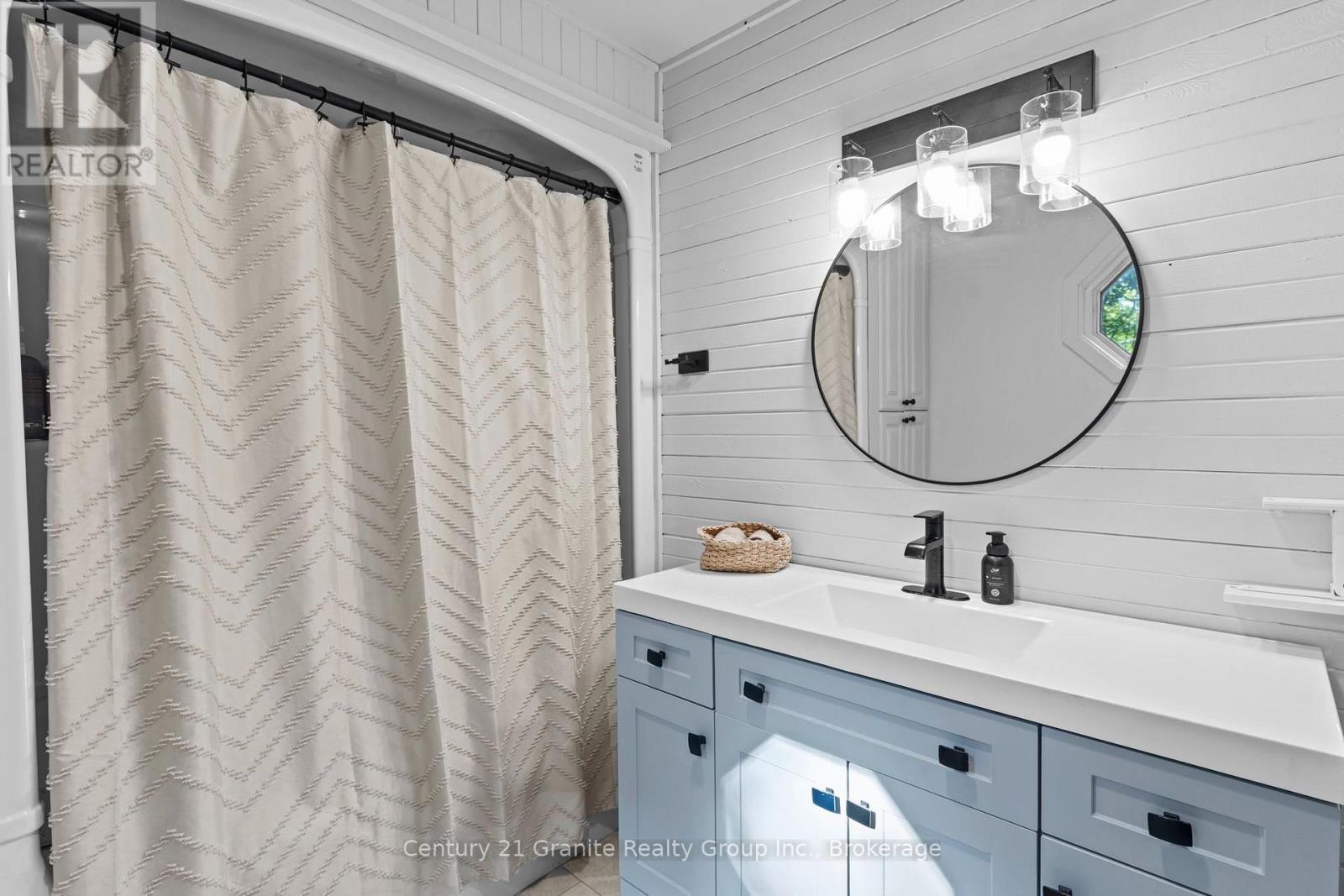 Main 4-piece Bath - 16408 35 Highway, Algonquin Highlands (Stanhope), ON