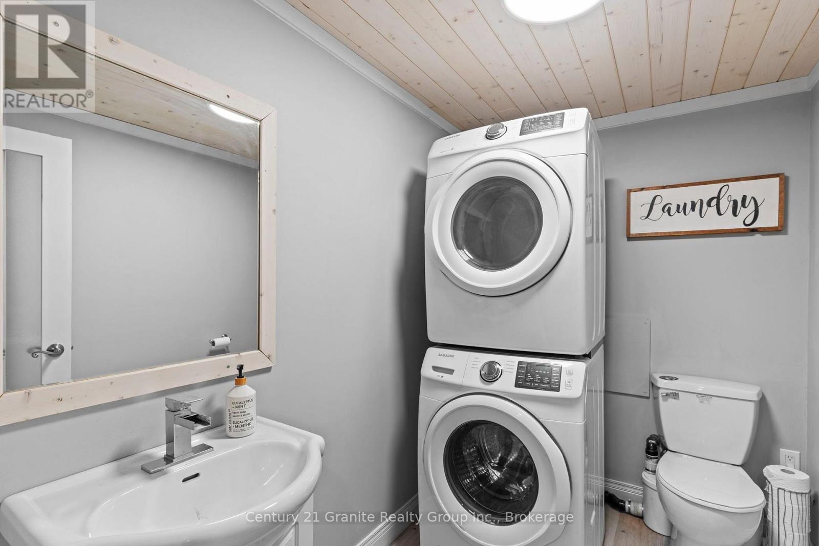Lower Level laundry & 2-piece Bath - 16408 35 Highway, Algonquin Highlands (Stanhope), ON