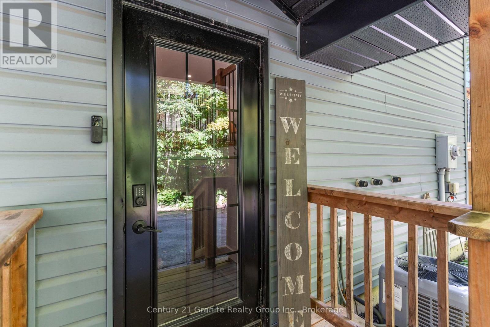 Covered Main Entry - 16408 35 Highway, Algonquin Highlands (Stanhope), ON