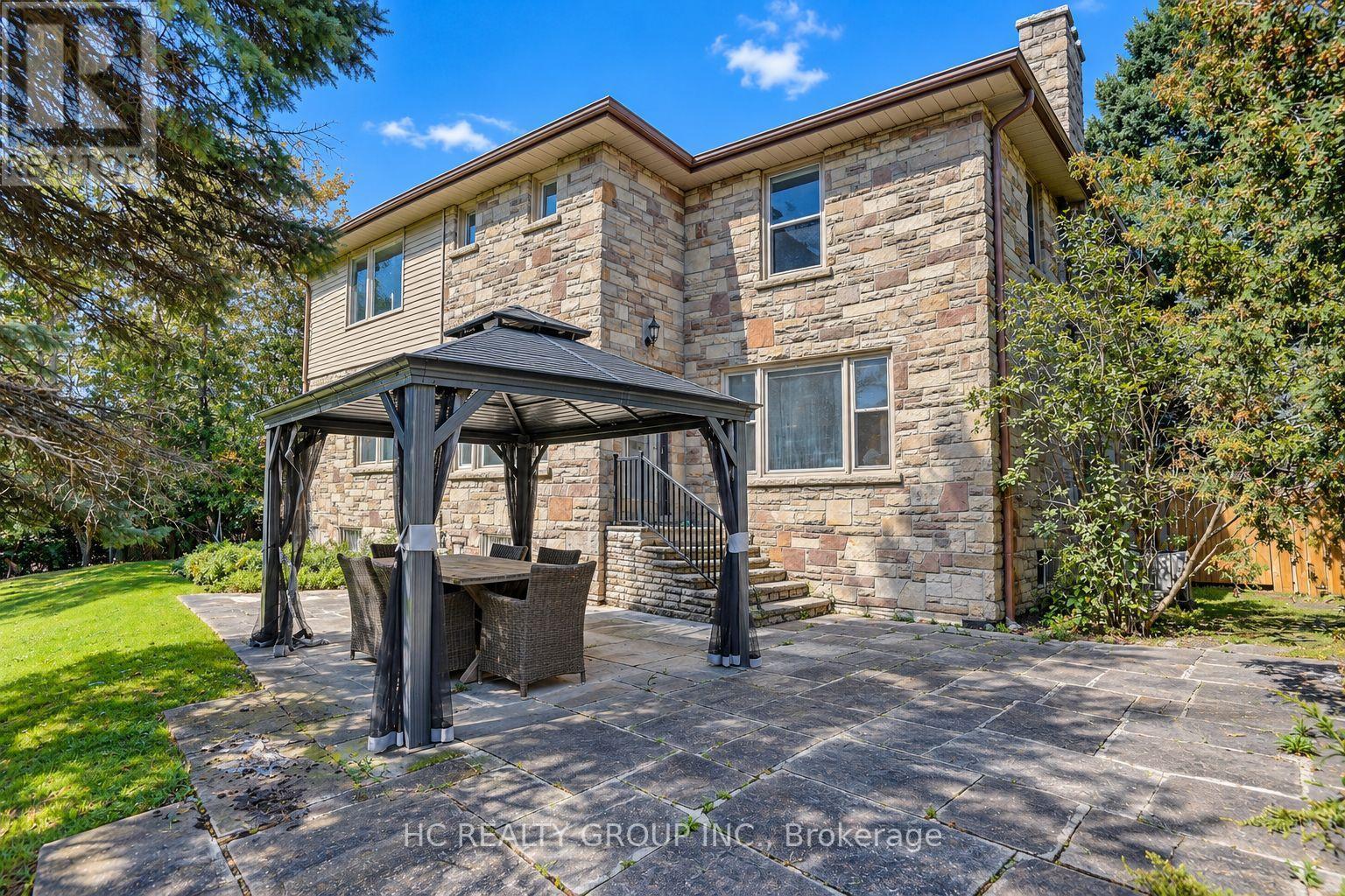 19 Lower Links Road, Toronto, ON