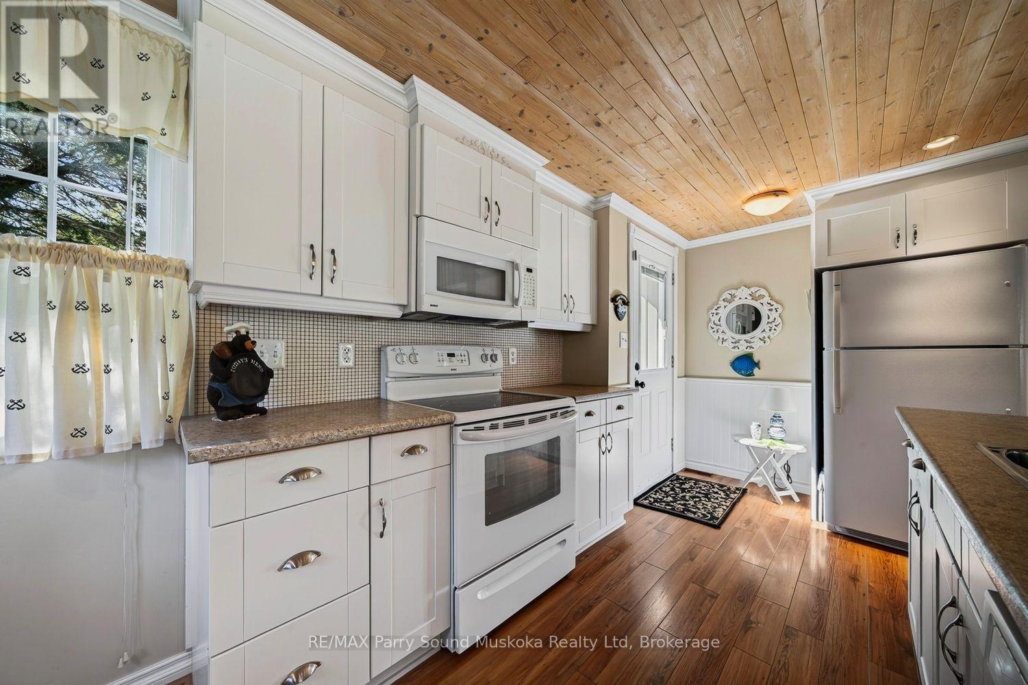 2 Robins Nest Lane, Mckellar, ON