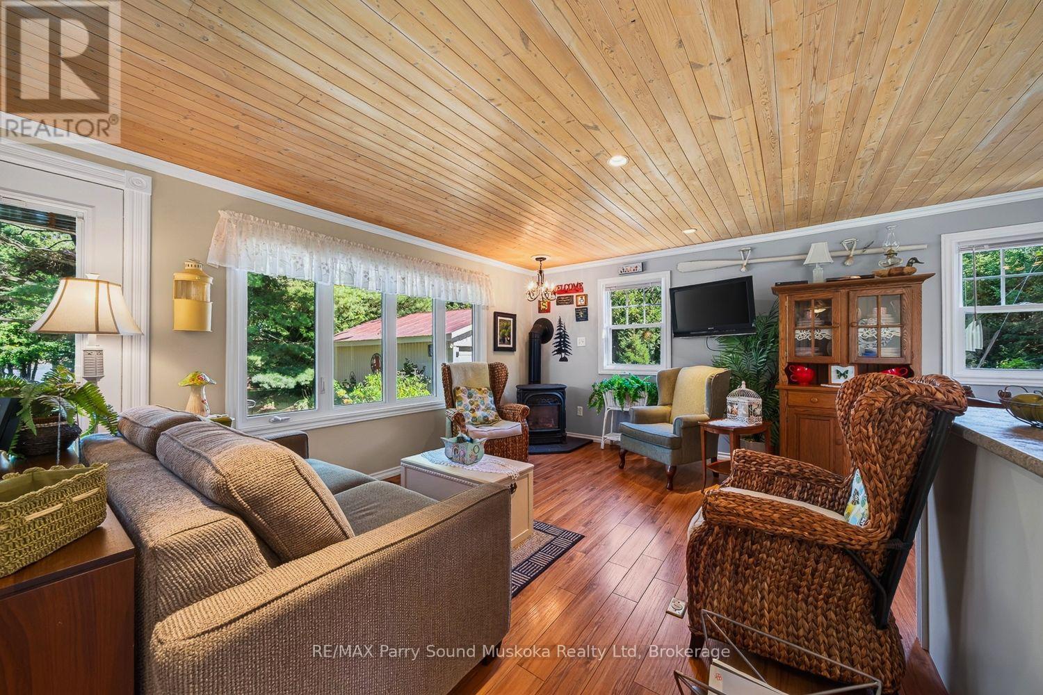 2 Robins Nest Lane, Mckellar, ON
