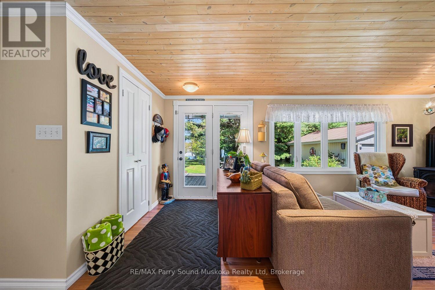 2 Robins Nest Lane, Mckellar, ON