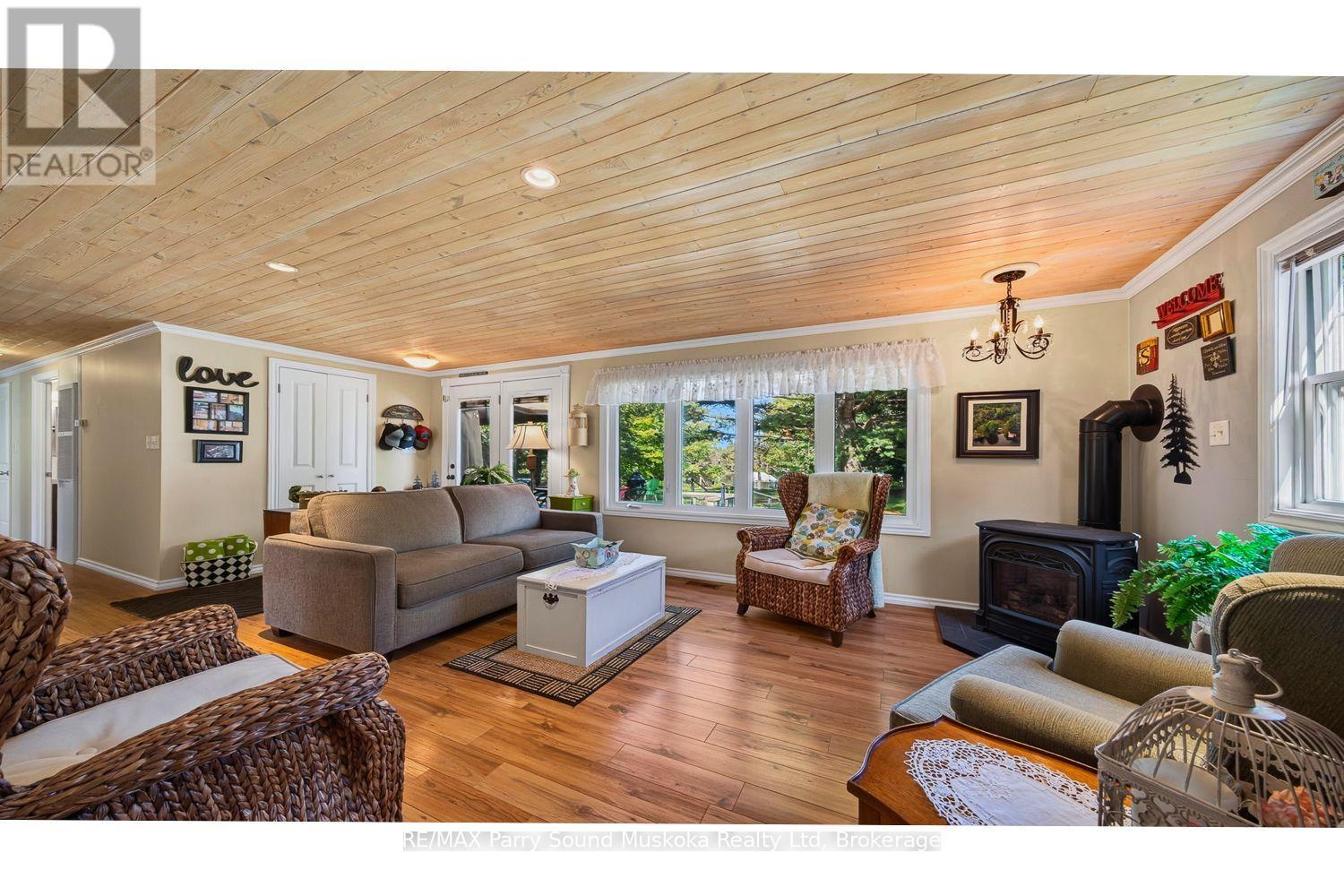 2 Robins Nest Lane, Mckellar, ON