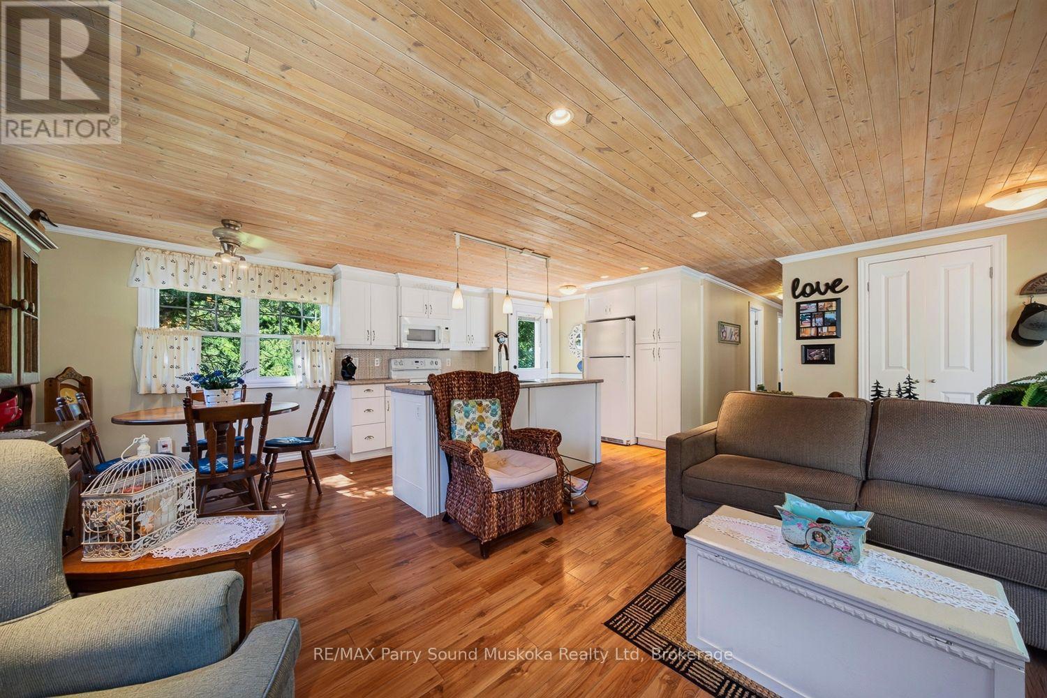2 Robins Nest Lane, Mckellar, ON