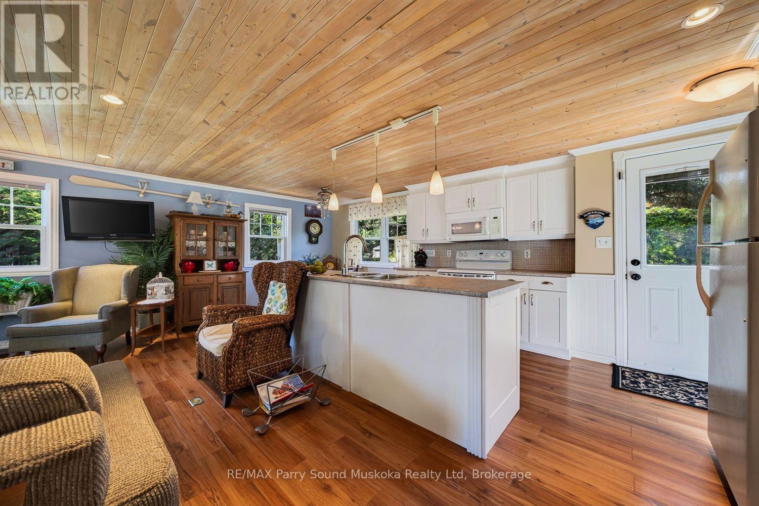 2 Robins Nest Lane, Mckellar, ON