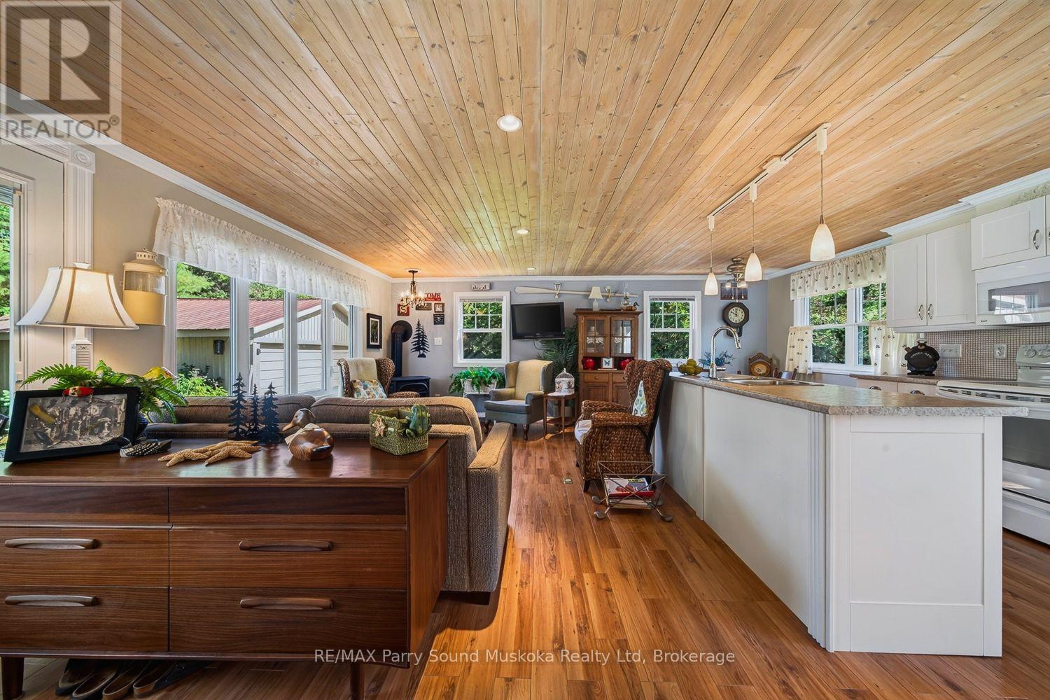 2 Robins Nest Lane, Mckellar, ON