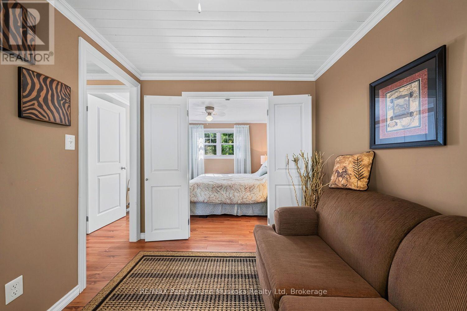 2 Robins Nest Lane, Mckellar, ON