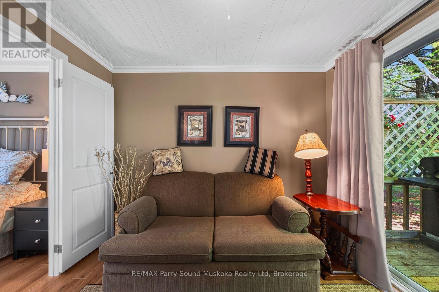 2 Robins Nest Lane, Mckellar, ON