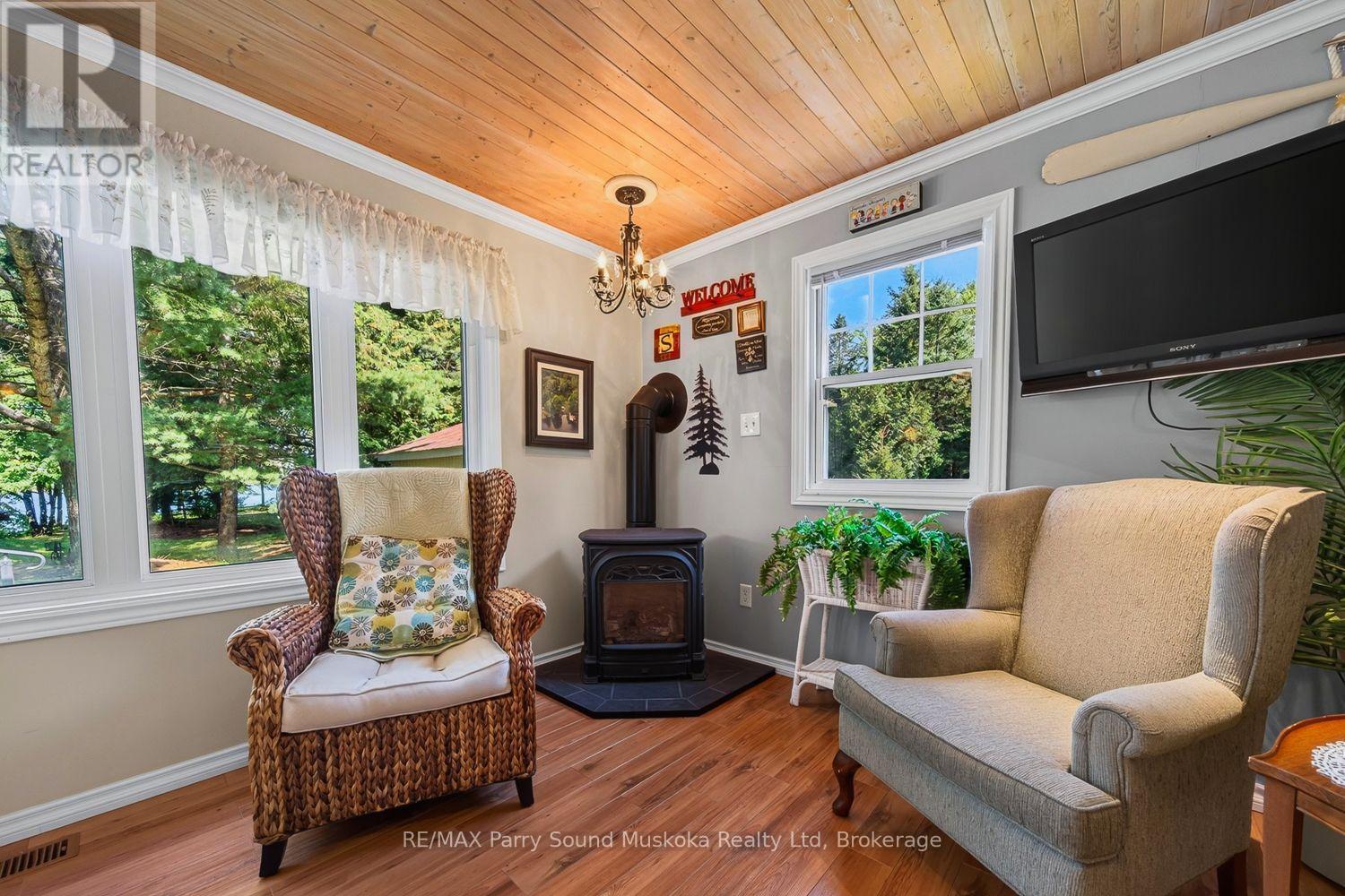 2 Robins Nest Lane, Mckellar, ON