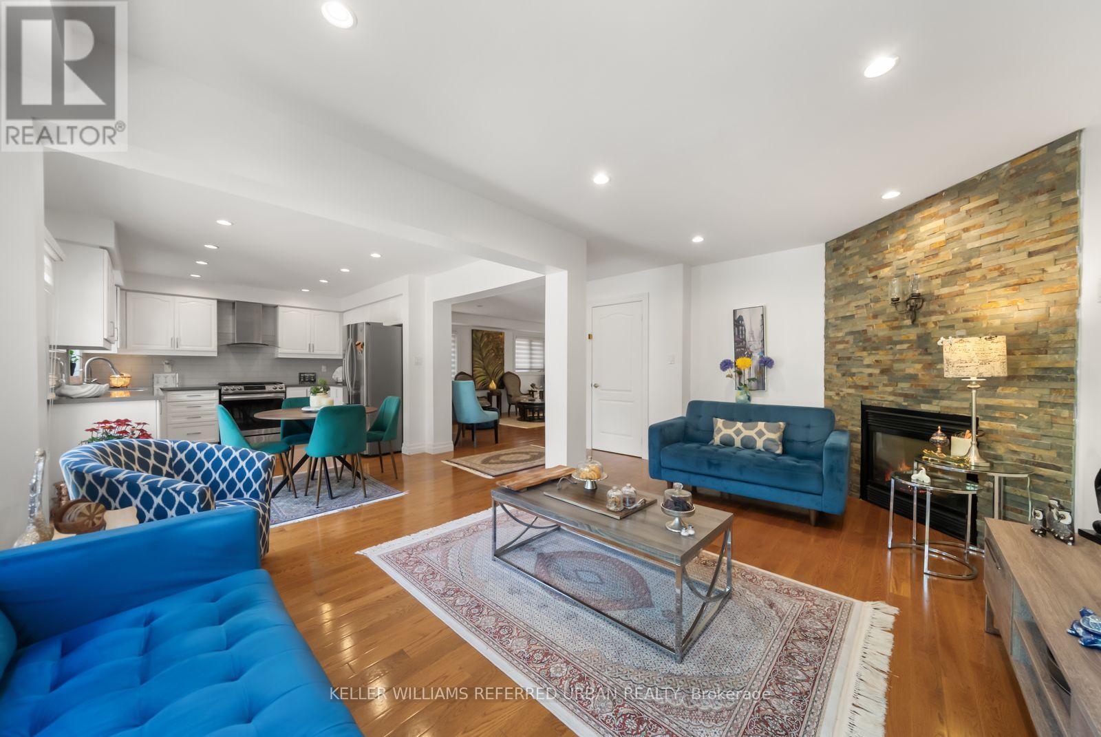 1002 Oaktree Crescent, Newmarket, ON