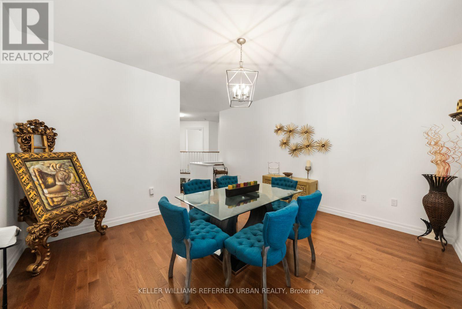1002 Oaktree Crescent, Newmarket, ON