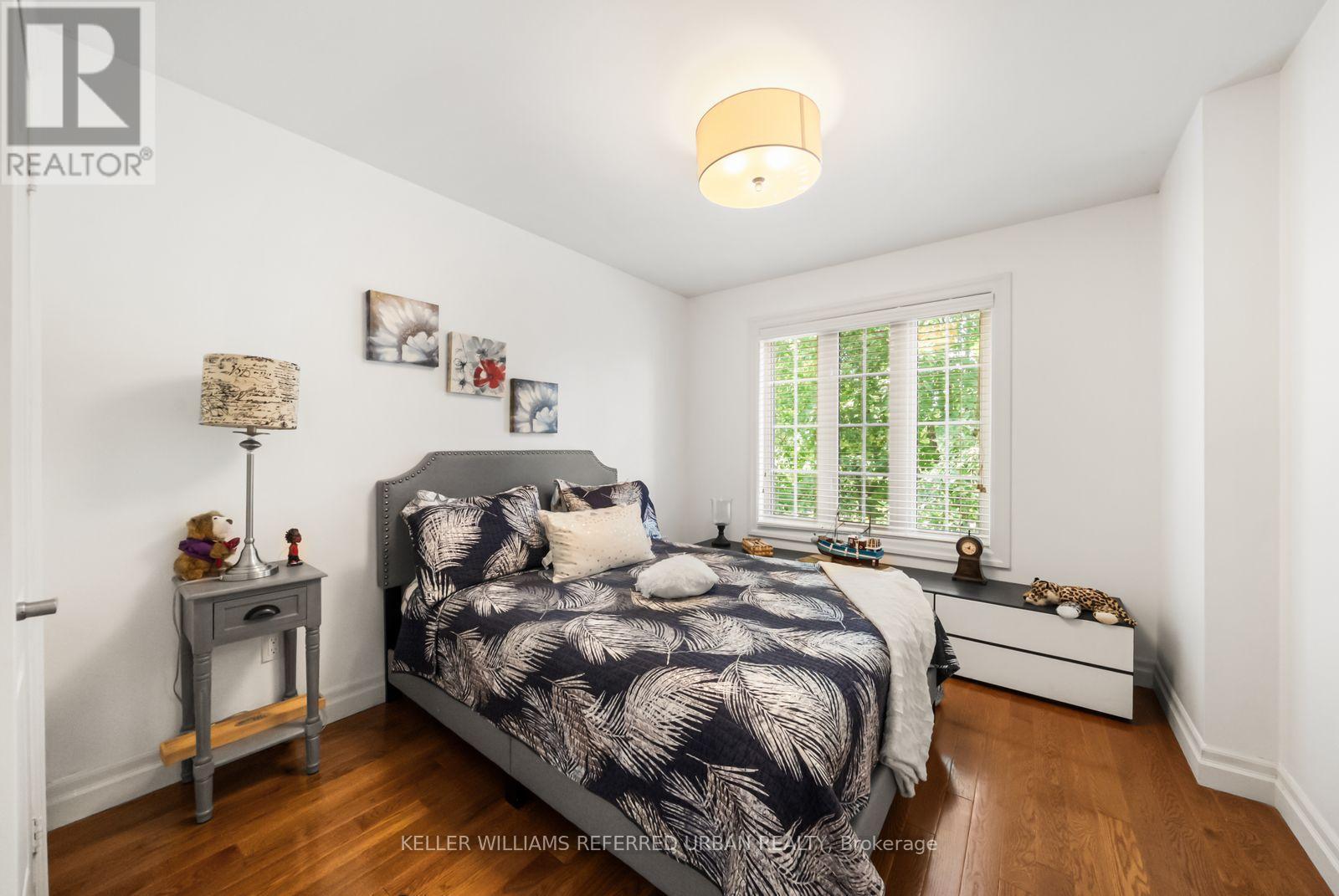 1002 Oaktree Crescent, Newmarket, ON