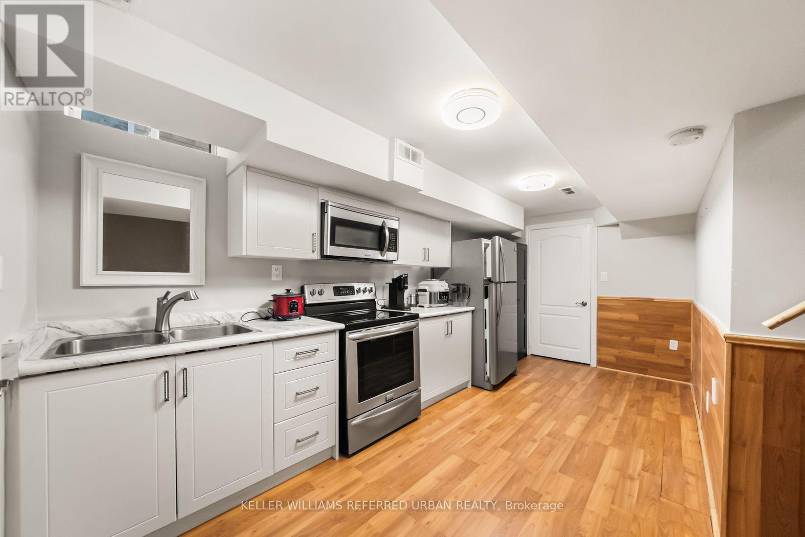 1002 Oaktree Crescent, Newmarket, ON