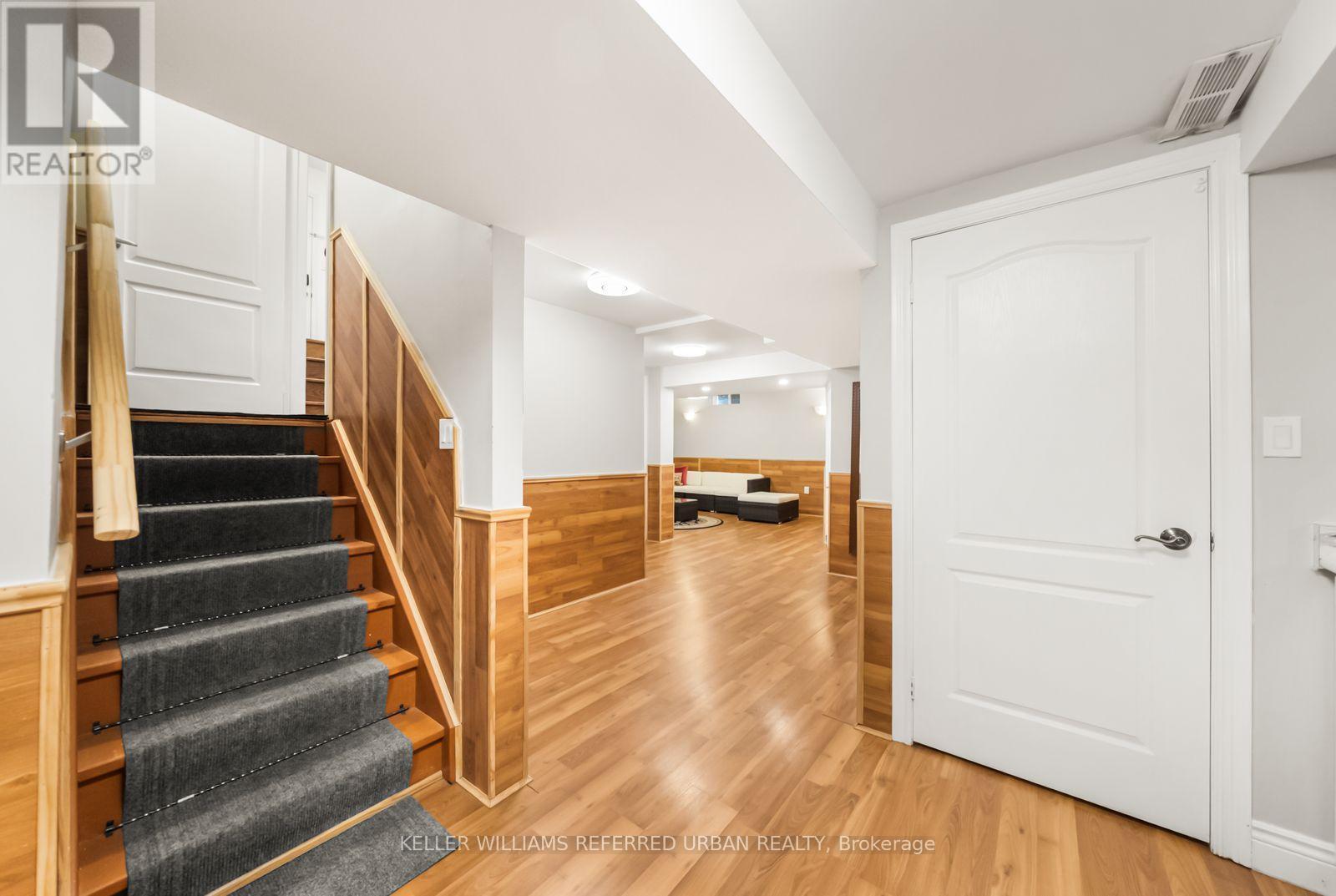 1002 Oaktree Crescent, Newmarket, ON