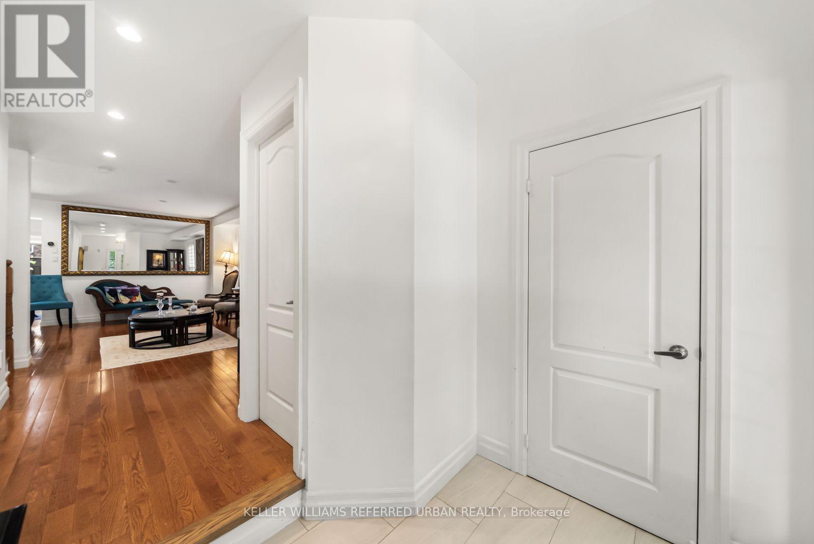 1002 Oaktree Crescent, Newmarket, ON