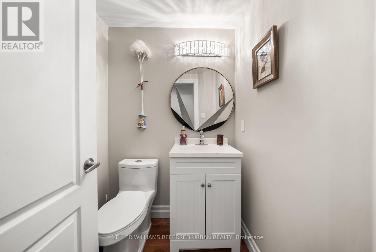 1002 Oaktree Crescent, Newmarket, ON