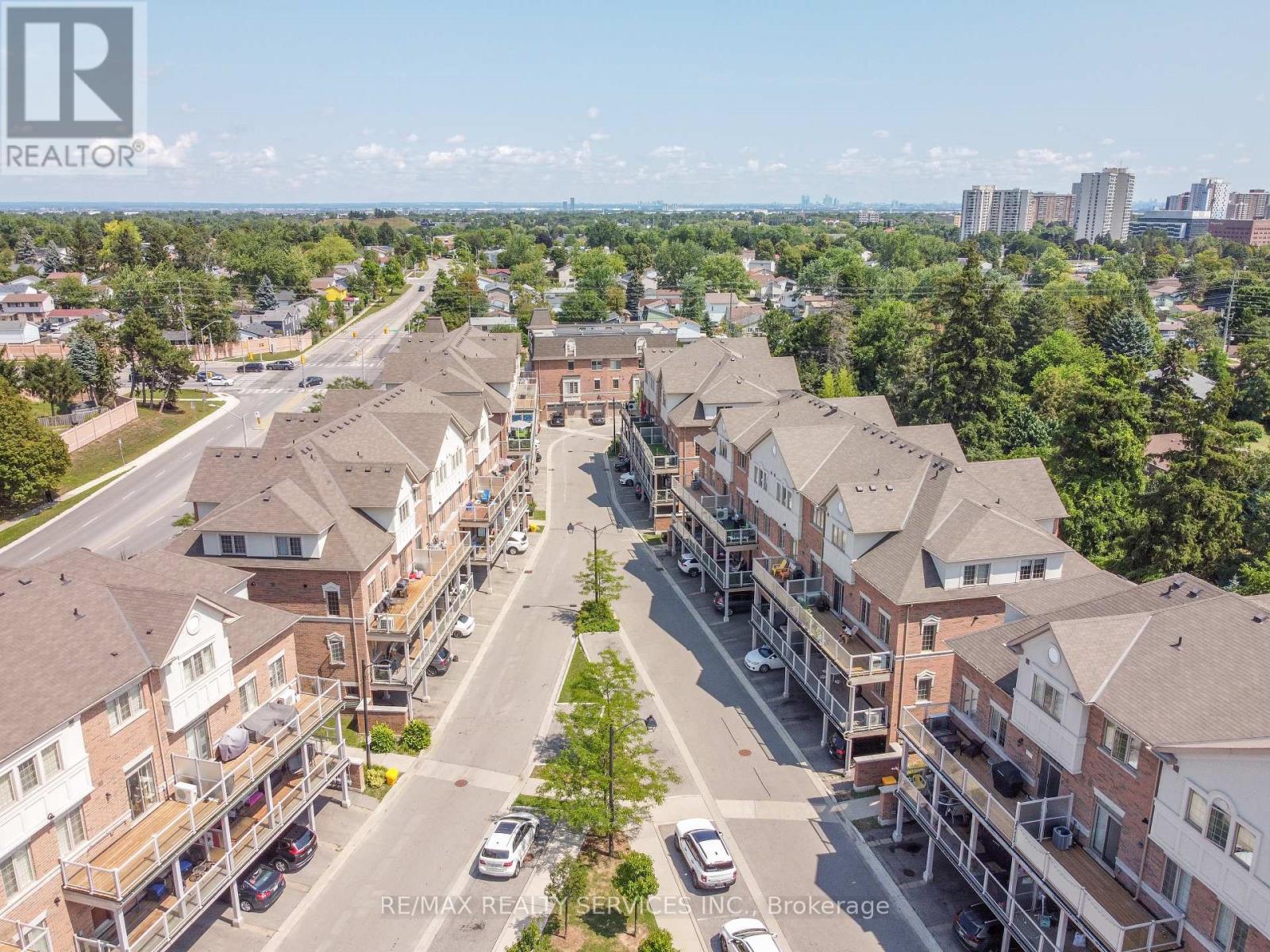 15 - 180 Howden Boulevard, Brampton, ON