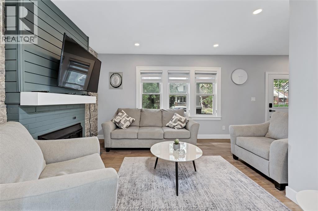 1516 Dougall Avenue, Windsor, ON