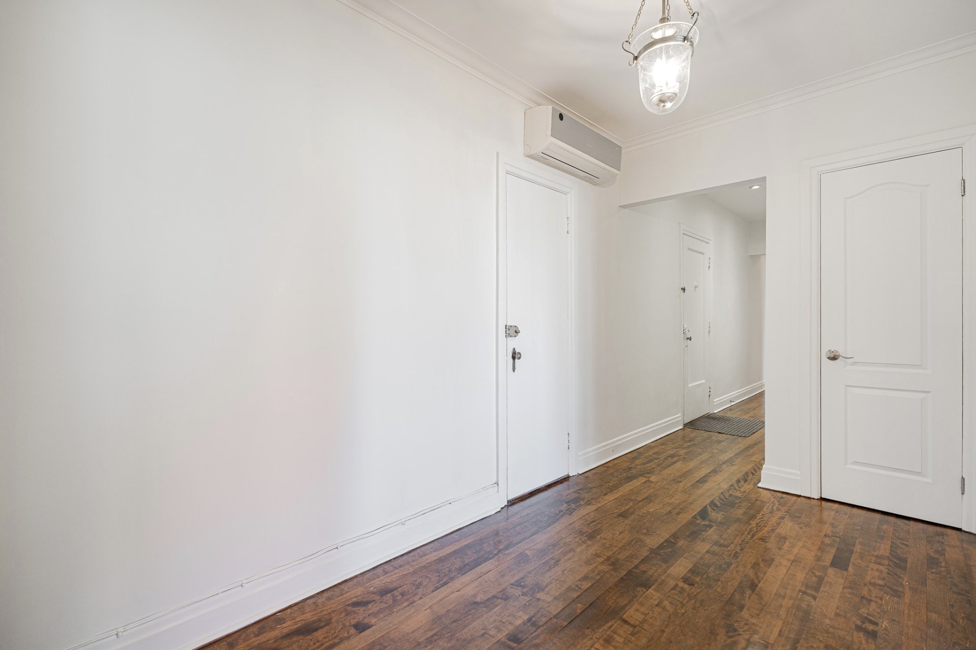Mud Room - 103-1270 Ch. Regent, Mont-Royal, QC