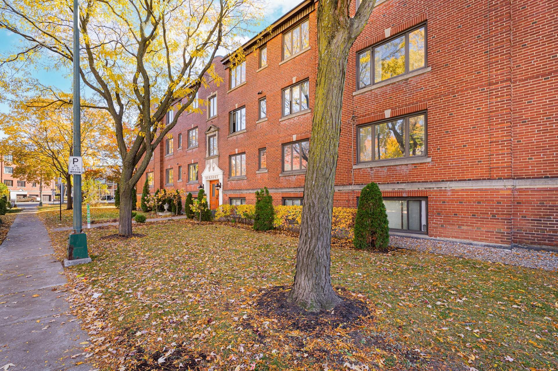 Front of Structure - 103-1270 Ch. Regent, Mont-Royal, QC