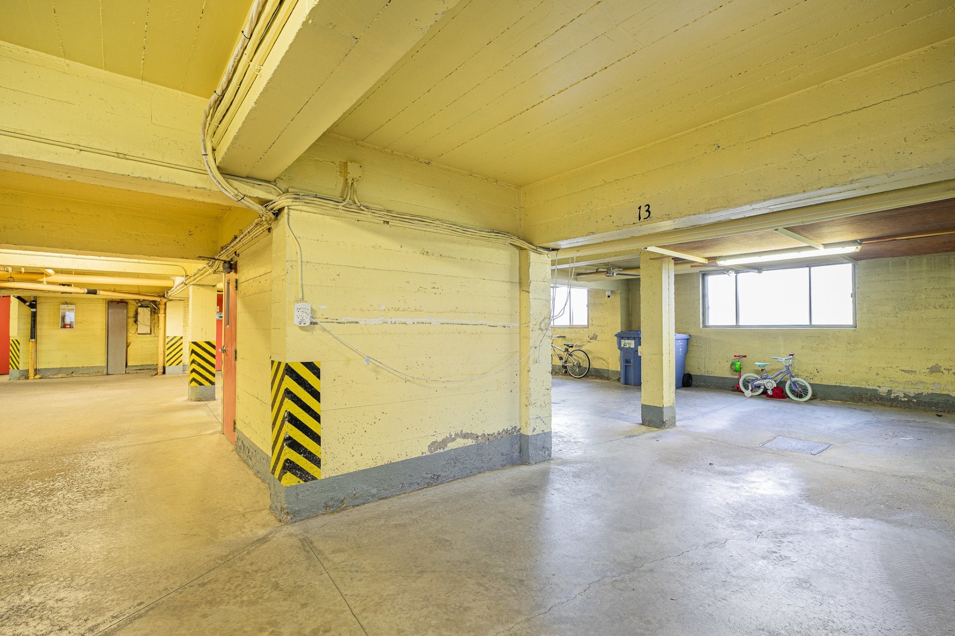 Garage - 103-1270 Ch. Regent, Mont-Royal, QC