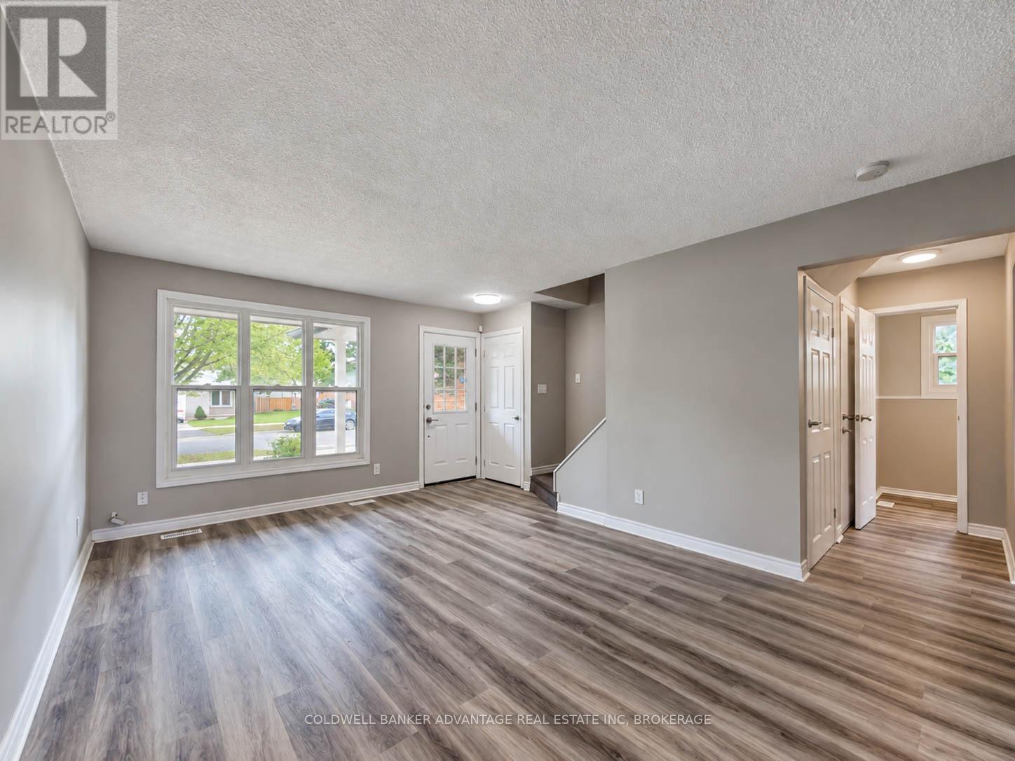 Entry into living space - 112 Northgate Drive, Welland (N. Welland), ON