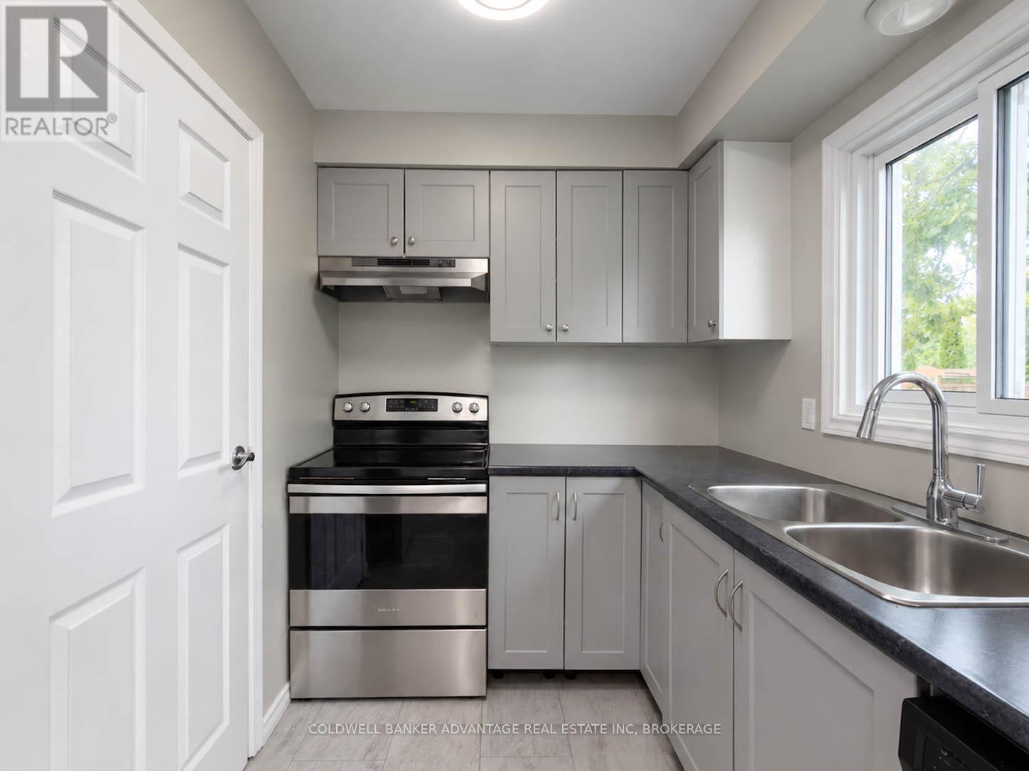 Kitchen 2 - 112 Northgate Drive, Welland (N. Welland), ON