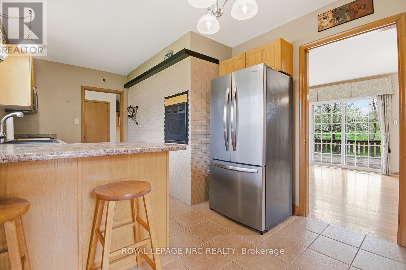 view from side entrance - 53 Pearson Road, Welland (Cooks Mills), ON