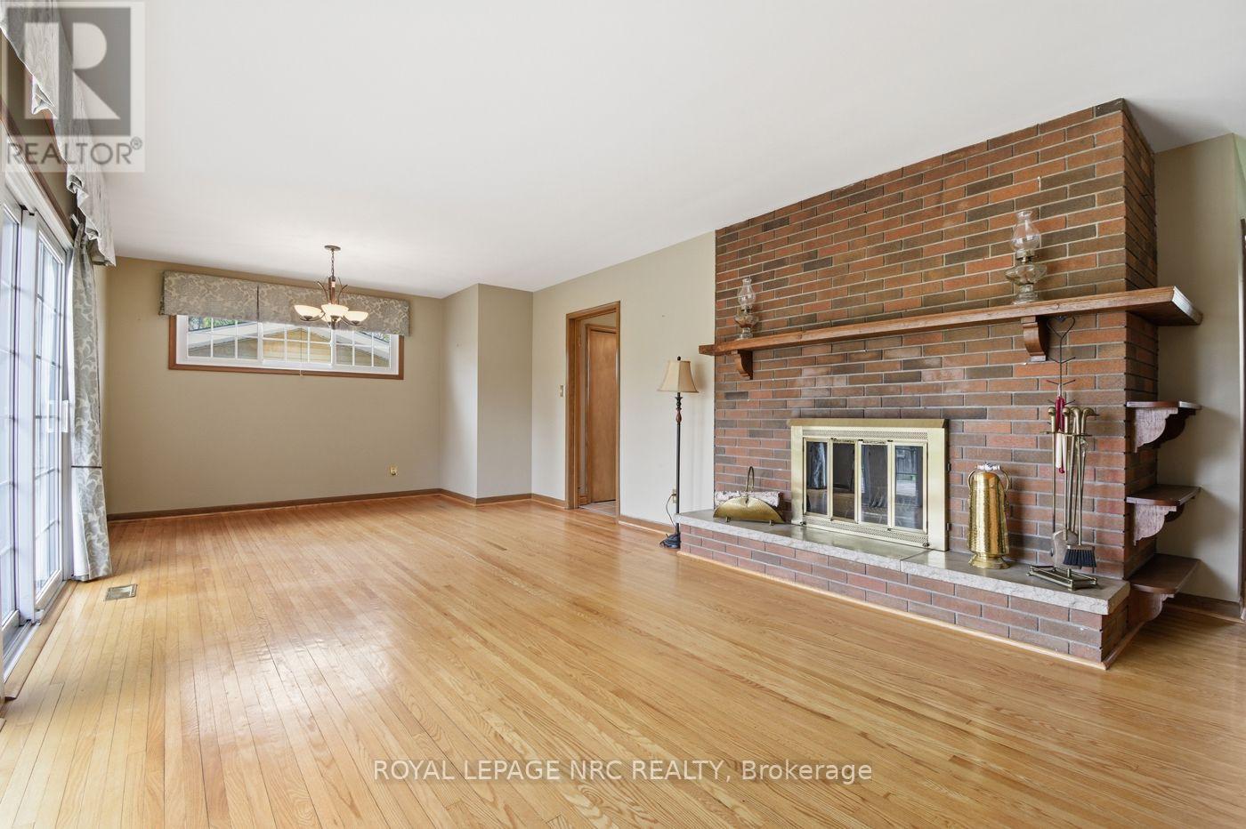 wood burning fireplace - 53 Pearson Road, Welland (Cooks Mills), ON