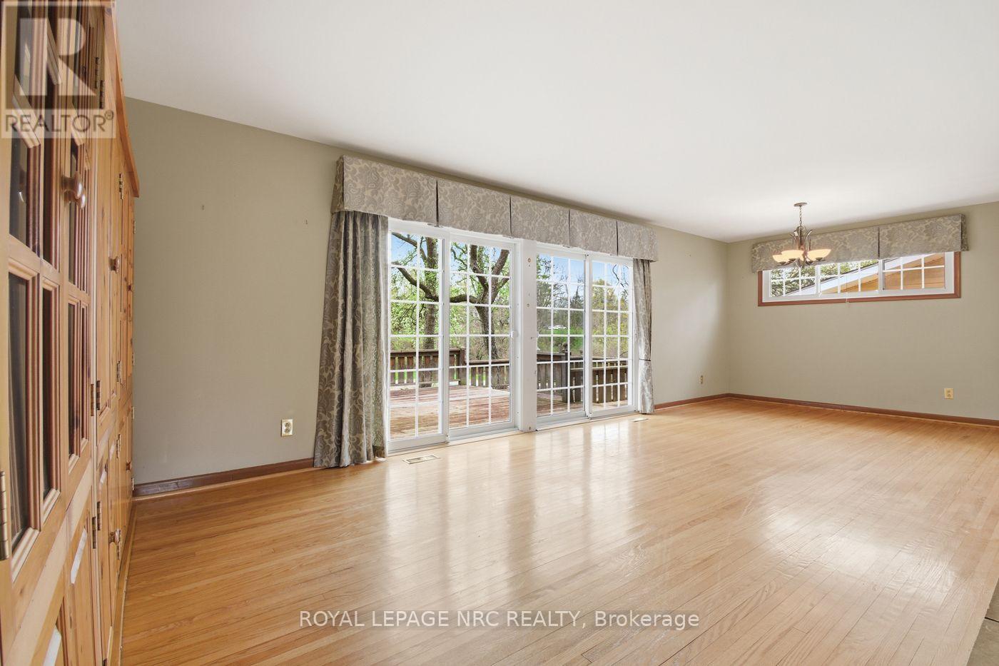 huge patio doors to deck - 53 Pearson Road, Welland (Cooks Mills), ON