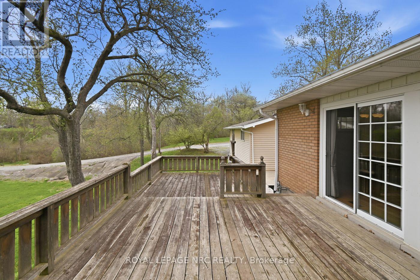 2 tier deck - 53 Pearson Road, Welland (Cooks Mills), ON