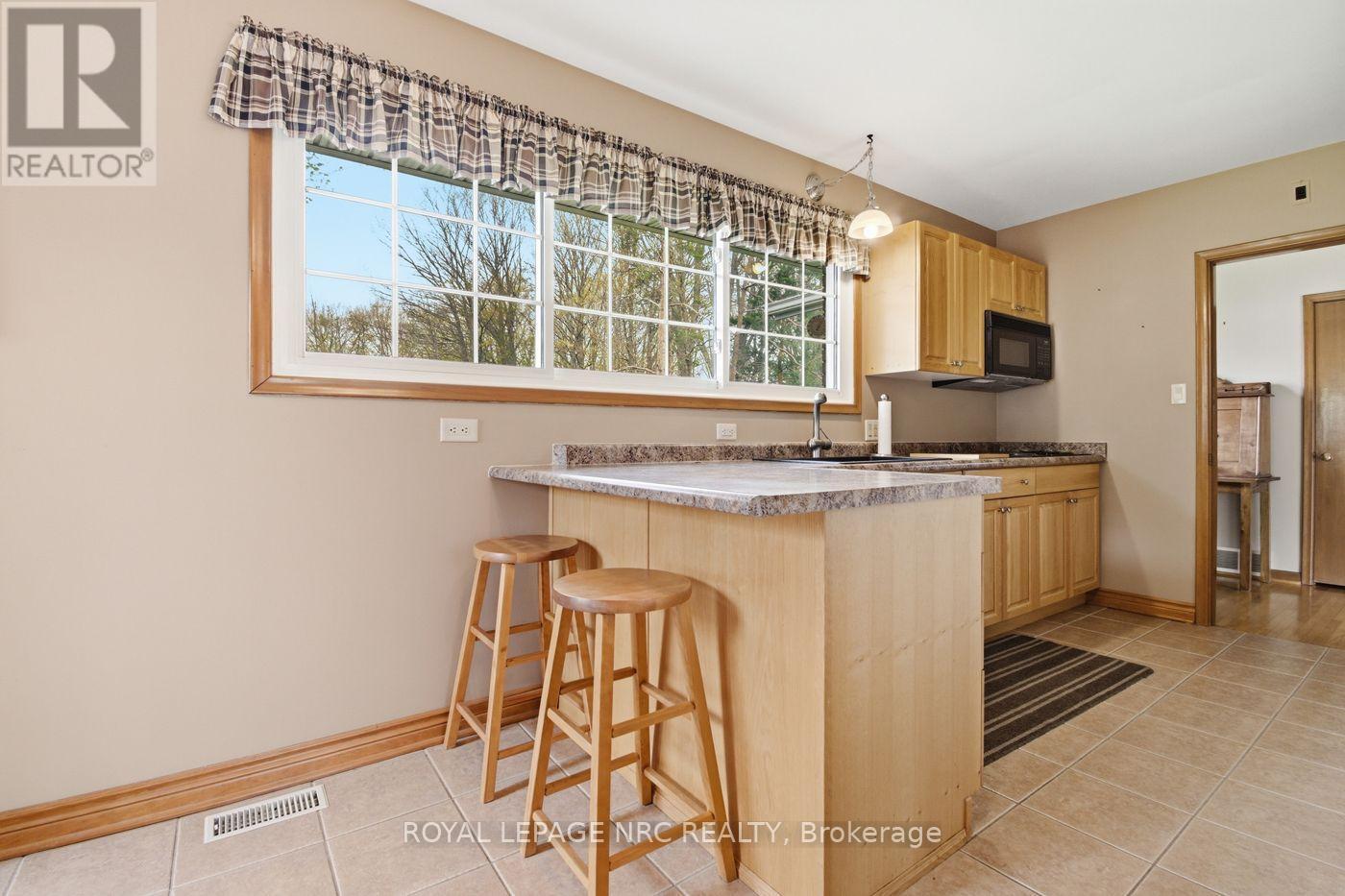 breakfast nook - 53 Pearson Road, Welland (Cooks Mills), ON