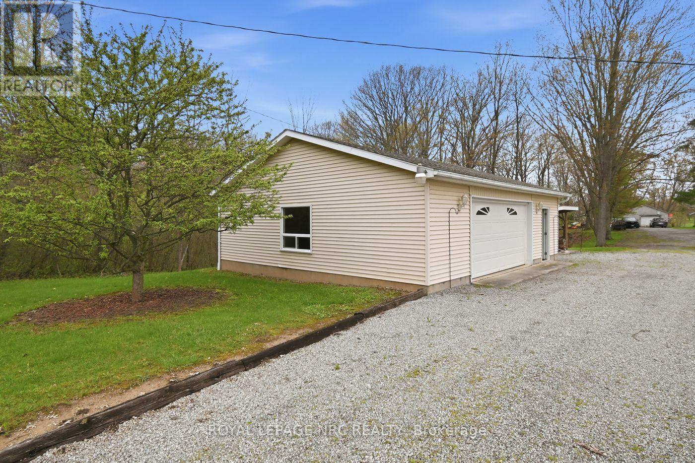 massive garage - 53 Pearson Road, Welland (Cooks Mills), ON