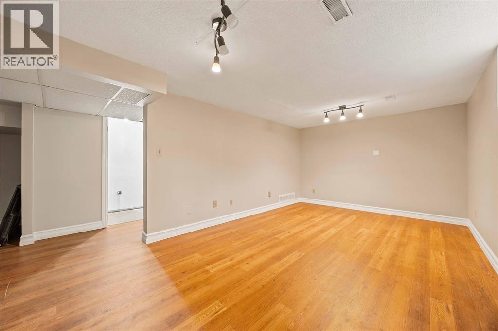 1593 Murphy Road, Sarnia, ON