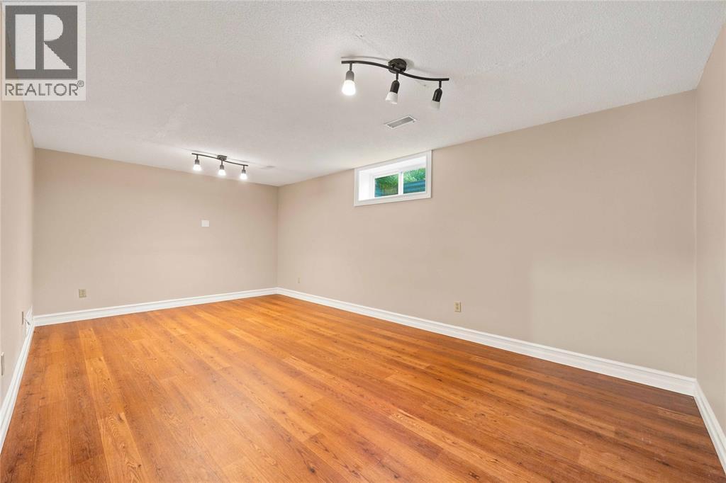 1593 Murphy Road, Sarnia, ON