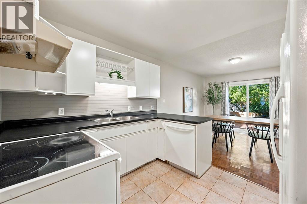 1593 Murphy Road, Sarnia, ON