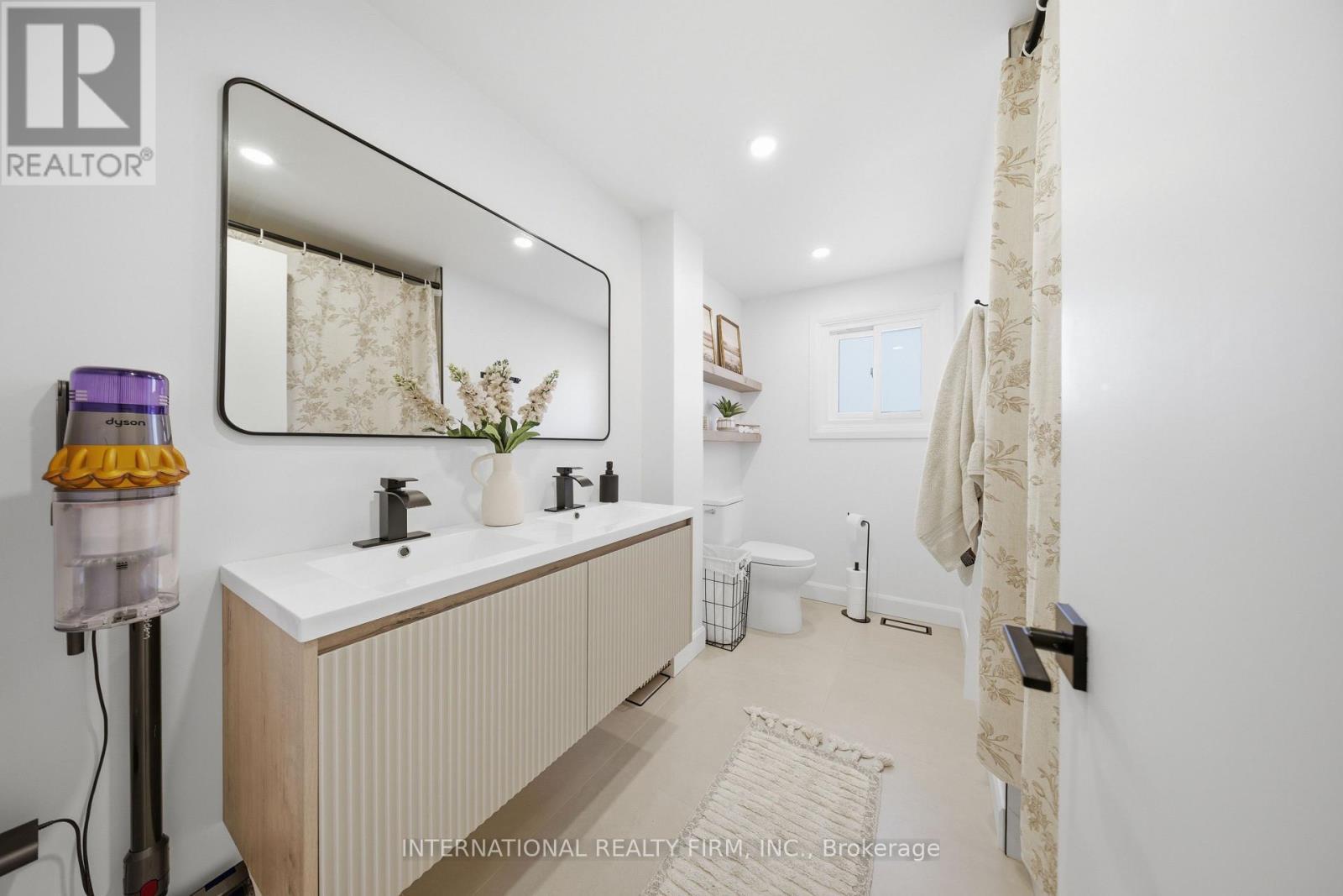 28 Debby Crescent, Brantford, ON