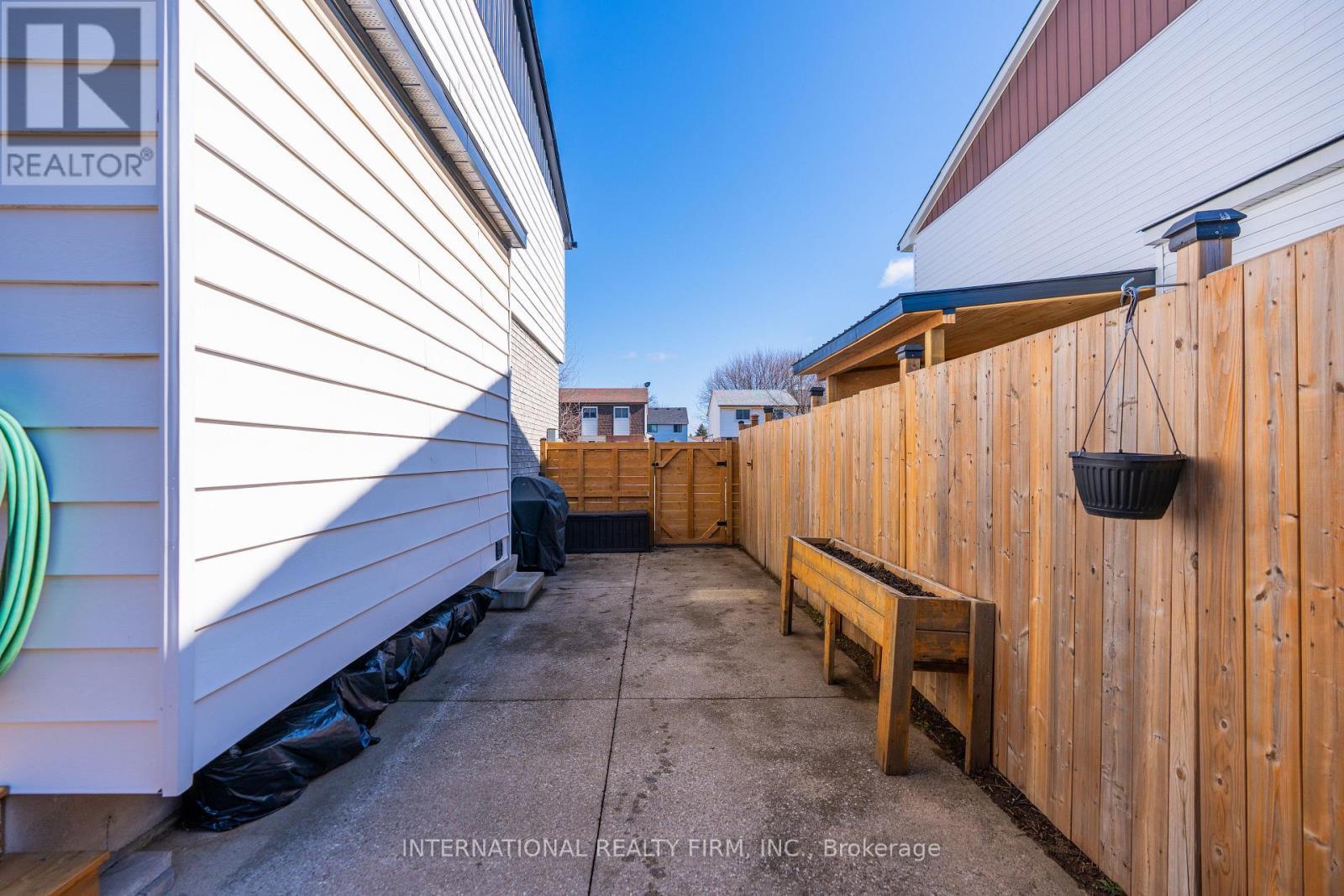 28 Debby Crescent, Brantford, ON