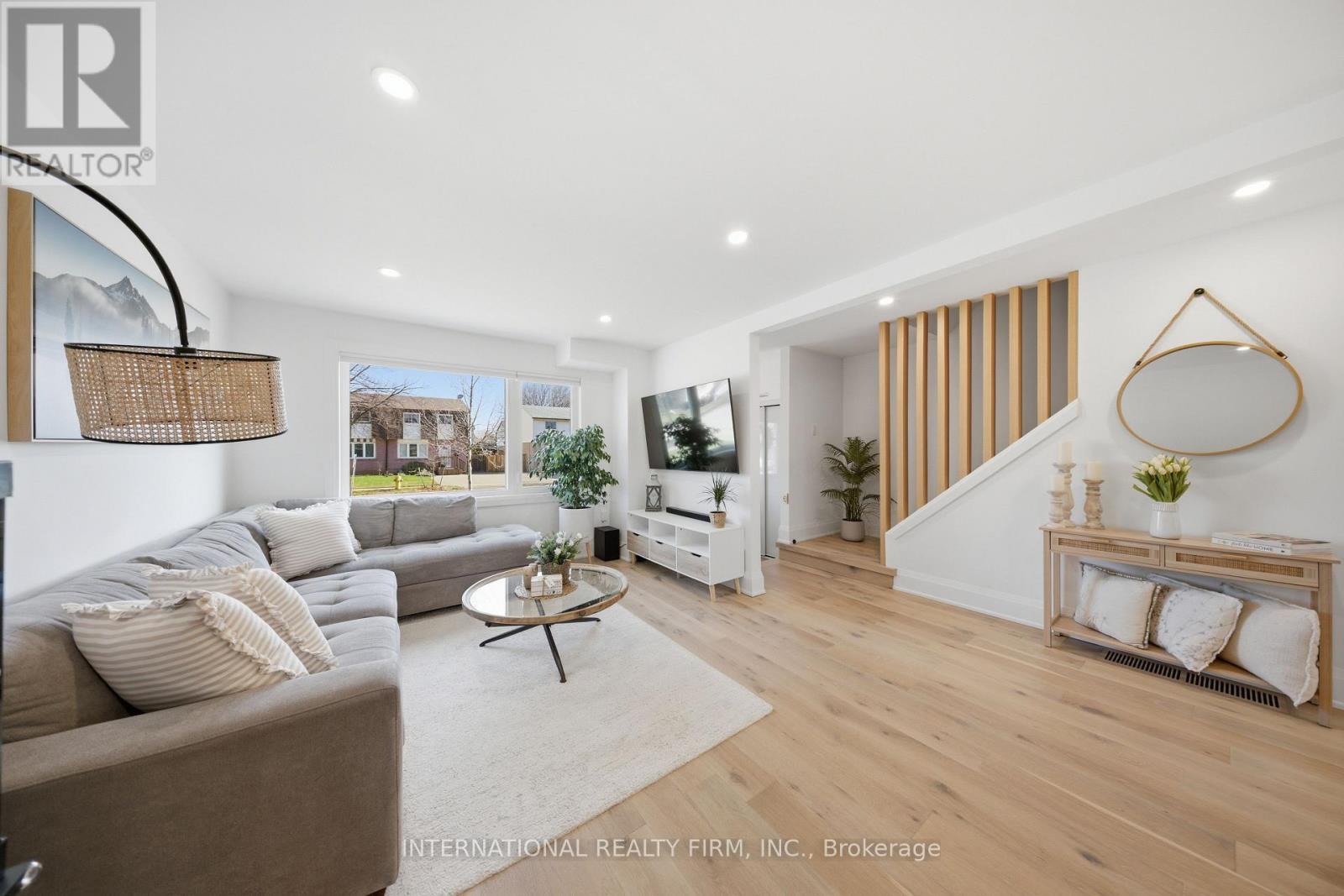 28 Debby Crescent, Brantford, ON
