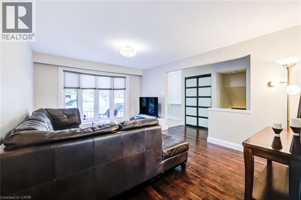 Hardwood-finish flooring, recessed wall niche, contemporary sliding doors, large window with blinds, and ceiling-mounted light fixture - 2037 Mountain Grove Avenue, Burlington, ON