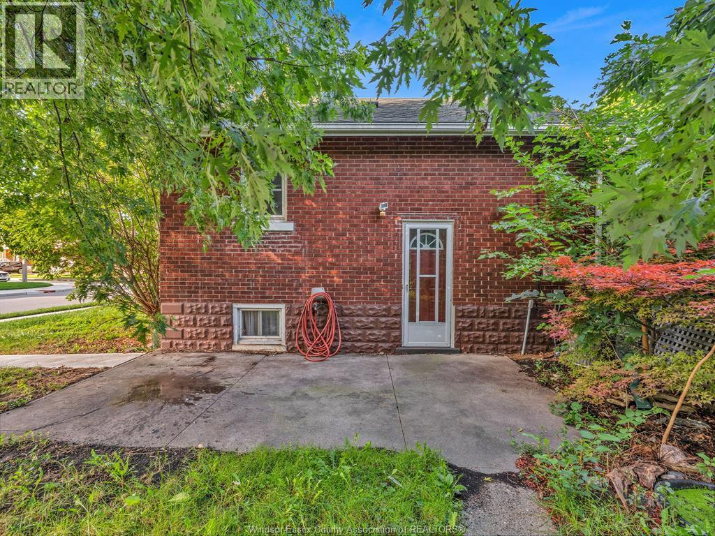 1396 Moy Avenue, Windsor, ON