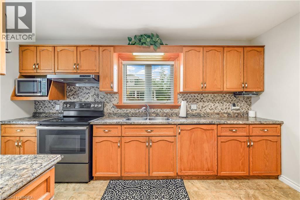 24 Elliott Avenue, Brantford, ON