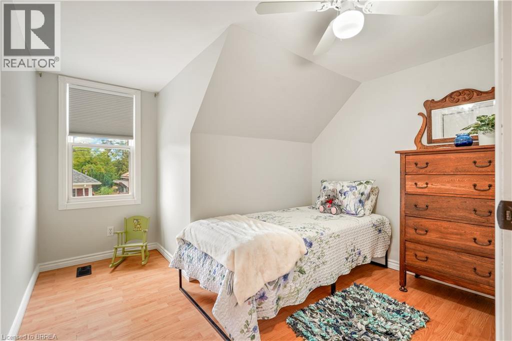 24 Elliott Avenue, Brantford, ON
