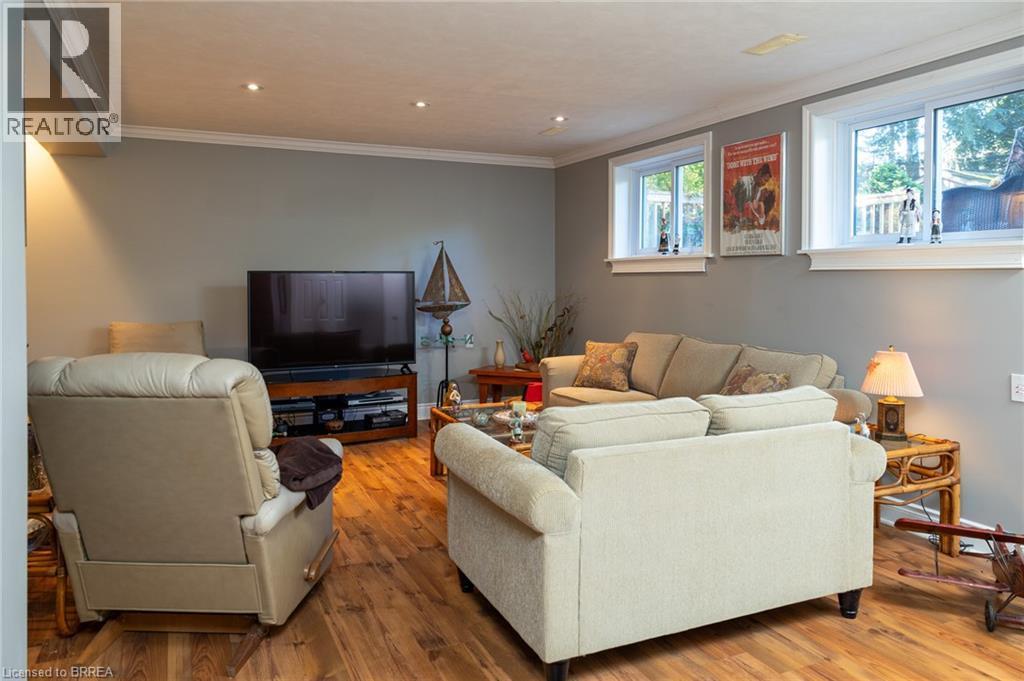 Recessed lighting, crown molding, wood-finish flooring, and white trim windows - 78 Berkley Crescent, Simcoe, ON