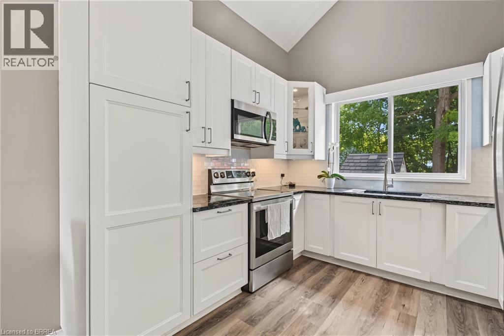 332 Grand River Avenue, Brantford, ON