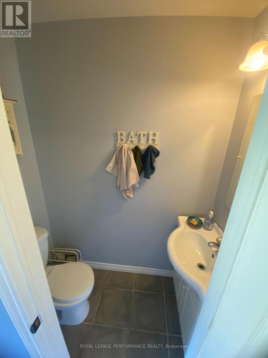 1/2 Bathroom - 6125 Florence Street, South Glengarry, ON