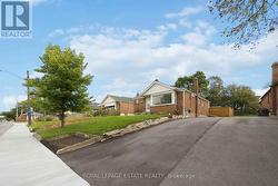 1843 VICTORIA PARK AVENUE Toronto, ON M1R 1T4